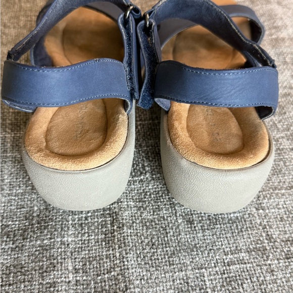 Easy Spirit Navy Blue Strappy Wedge Sandals Size 6.5M Comfort Shoes - Picture 3 of 7